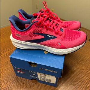 Brooks Launch 9 NWOT